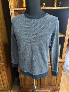 Men's Navy Textured Crewneck Shirt Small EUC